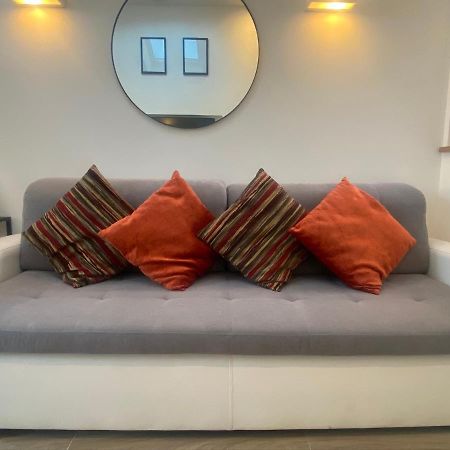 Lovely And Modern Studio Apartment. Borehamwood Bagian luar foto