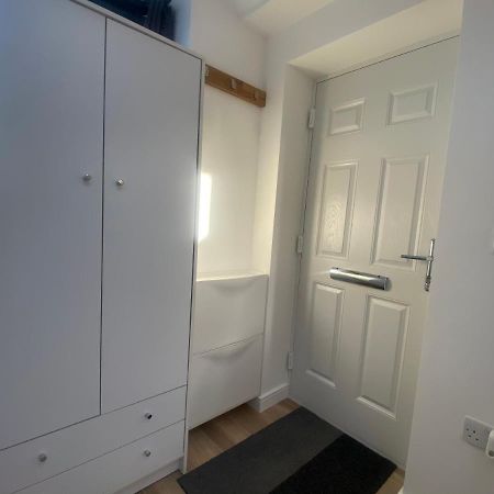 Lovely And Modern Studio Apartment. Borehamwood Bagian luar foto