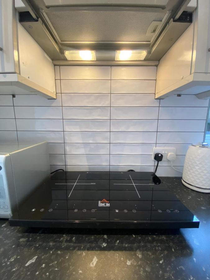 Lovely And Modern Studio Apartment. Borehamwood Bagian luar foto