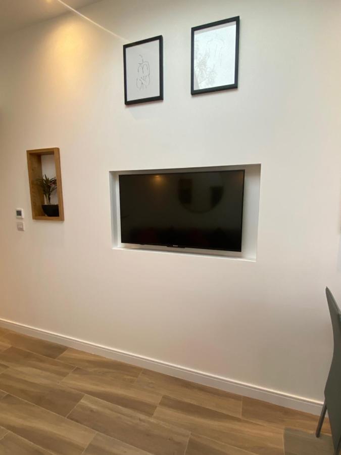 Lovely And Modern Studio Apartment. Borehamwood Bagian luar foto