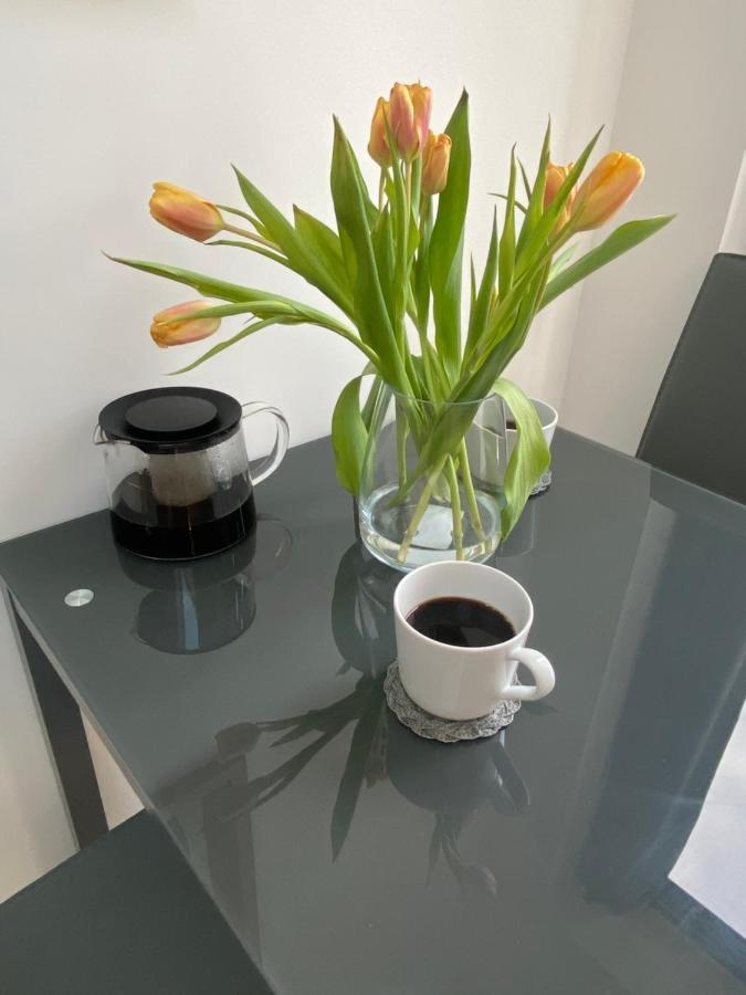 Lovely And Modern Studio Apartment. Borehamwood Bagian luar foto