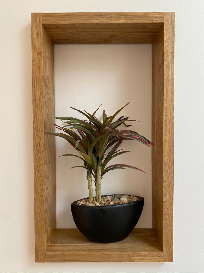 Lovely And Modern Studio Apartment. Borehamwood Bagian luar foto