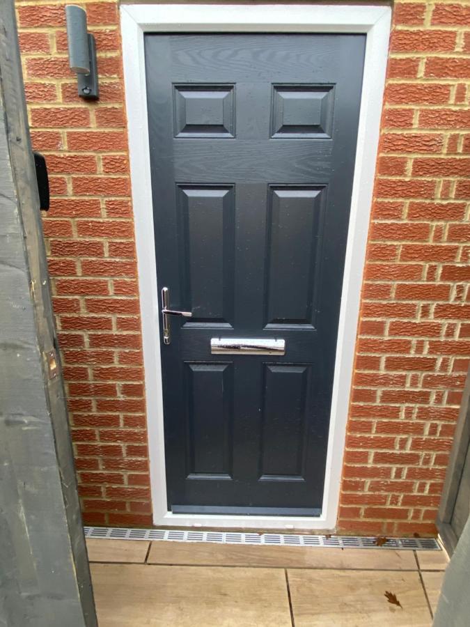 Lovely And Modern Studio Apartment. Borehamwood Bagian luar foto